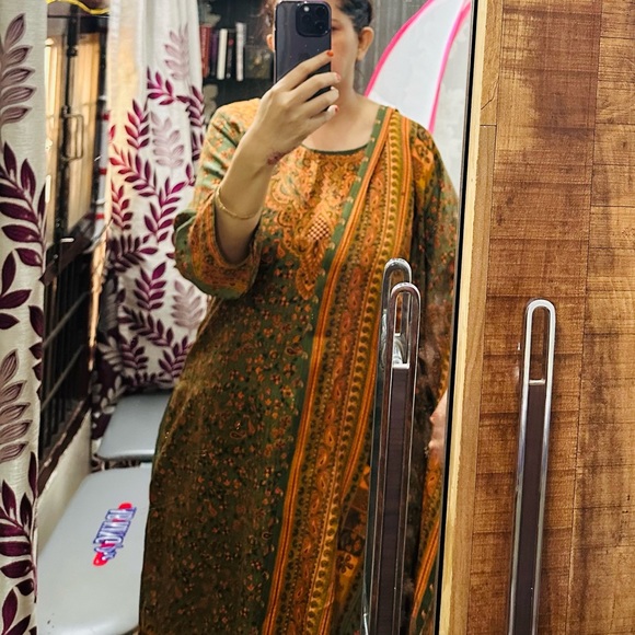 Designer stitched Kashmiri suit with stunning dupatta,size L,its new like - Picture 8 of 9